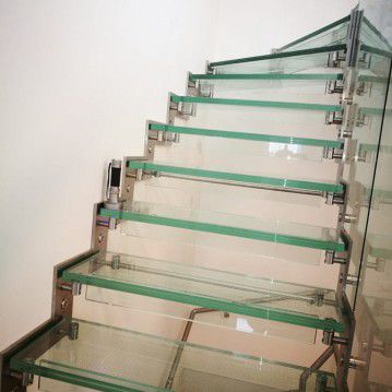 Stikliniai laiptai su nerūdijančio plieno turėklu ST 09
