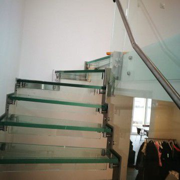 Stikliniai laiptai su nerūdijančio plieno turėklu ST 10