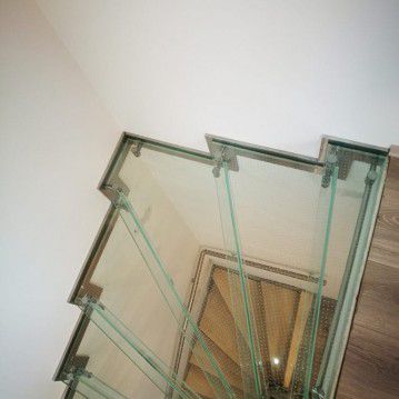 Stikliniai laiptai su nerūdijančio plieno turėklu ST 12