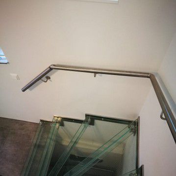 Stikliniai laiptai su nerūdijančio plieno turėklu ST 31